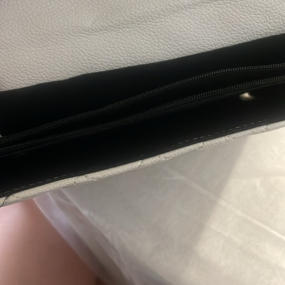 Steve Madden chain wallet 🖤 - Picture 2 of 3